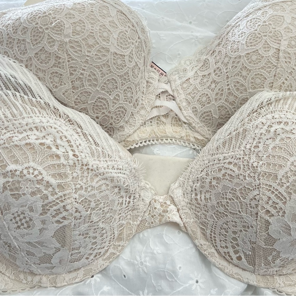 EUC 2 Victoria Secret Cream Lace Bras 32DD